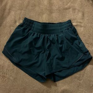 Lululemon Hotty Hot High-Rise lined shorts 2.5”